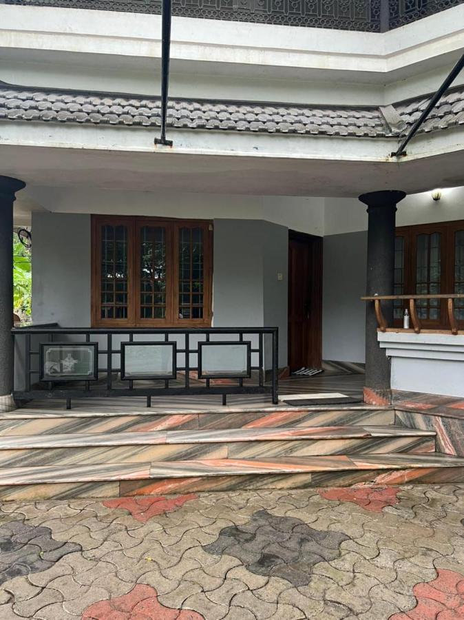 H Villa Nilambūr Esterno foto